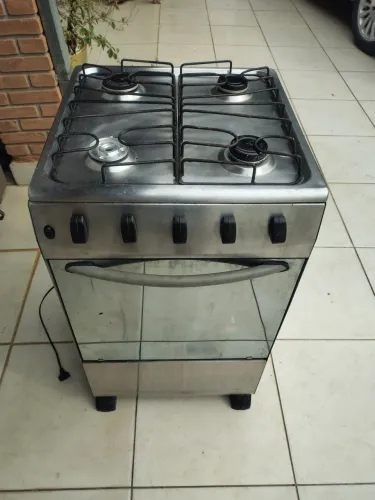 fogão 4 bocas todas funcionando, o forno precisa verificar 