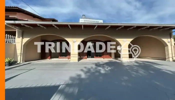 Locação na Trindade com 3 dormitórios!