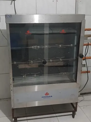 Máquina de assar frango