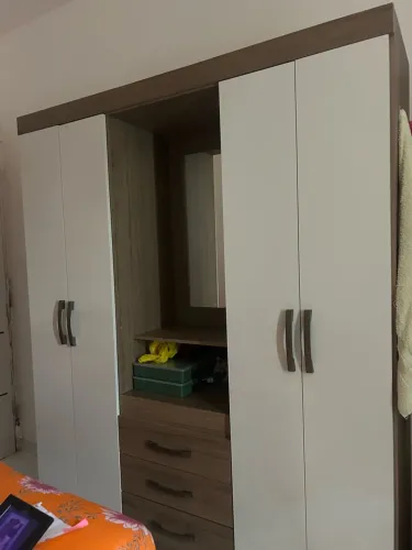 Guarda roupa em perfeito estado