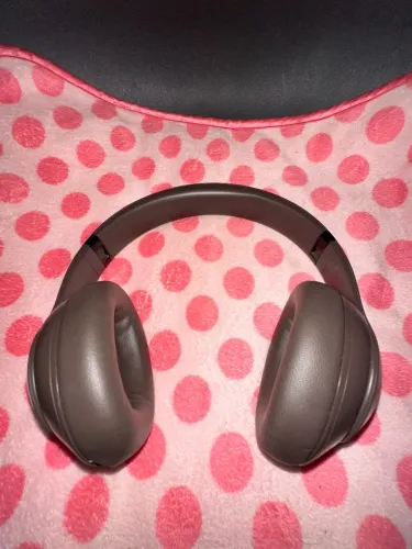Fone de Ouvido Beats Sem Fio - Marrom