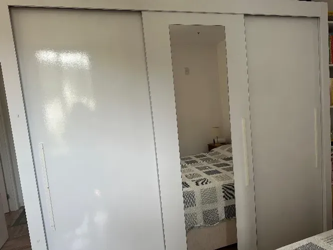 VENDO ROUPEIRO TODO EM MDF - EM PERFEITO ESTADO - EM PETRÓPOLIS