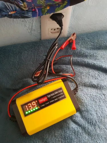Carregador de bateria veicular novo nunca foi usado