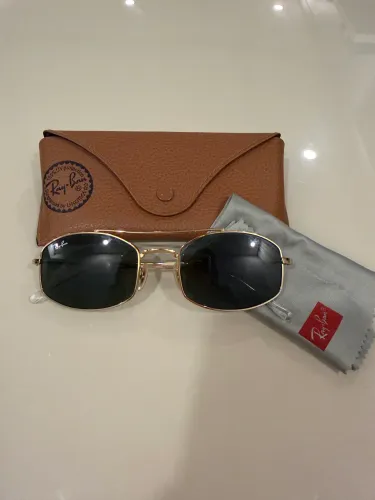 Óculos de sol marca Ray-Ban, modelo 3719