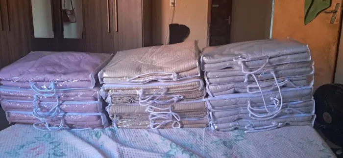 Vendo 8 peças de colcha pra cama casal novas cores variadas 