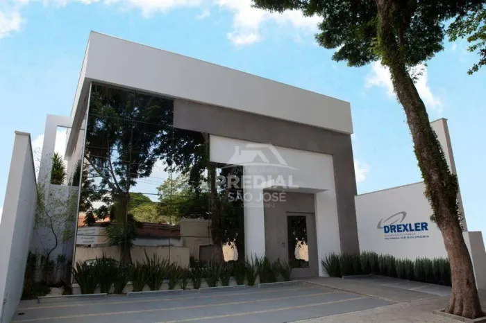 Prédio comercial com 349,81 m², 2 pavimentos e 5 vagas na Vila Higienópolis São José dos