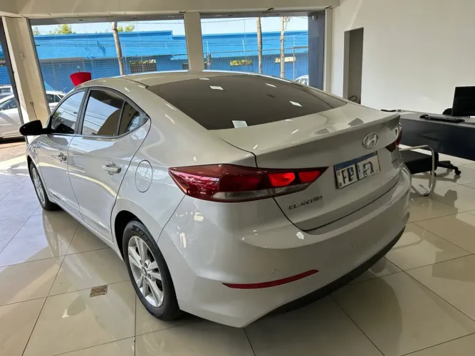 Hyundai Elantra 2.0 16V Flex Aut. 2017