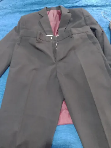  masculino terno 48 preto com calça 42 semi novo, na compra ganha camisa semi nova