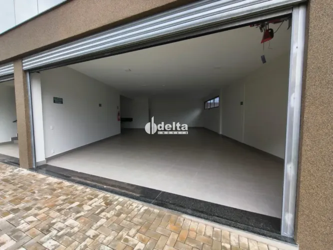 Loja térrea em prédio comercial, disponível para locação no bairro Tubalina em Uberlândia-