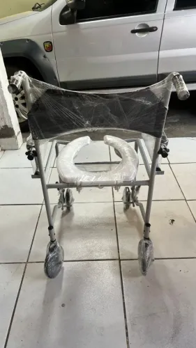 KIT CADEIRAS DE RODA. ( PASSEIO E BANHO )