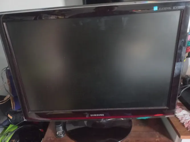 Tv Samsung 24 polegadas+ controle