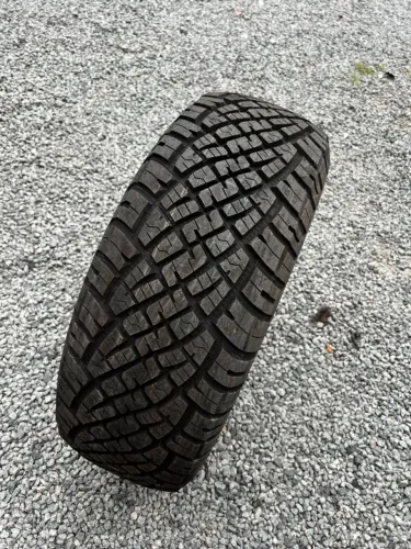 Pneu 265/65r17 General Grabber At (Tenho apenas UMA unidade) - R$ 400.00