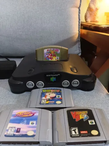 Nintendo 64 com Super Mario 64 l e mais 3 relíquias!