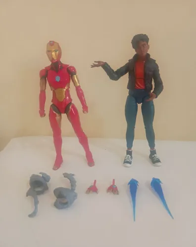 Riri Williams Cívil+Armadura Marvel legends