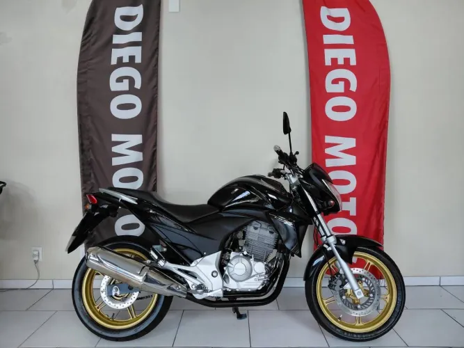 Cb 300R - 2015 impecável, ( ac. Moto e financia )