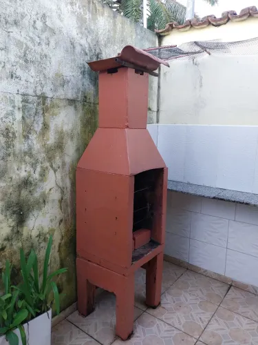 Churrasqueira usada com grelha de inox