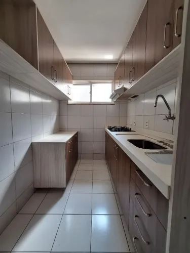 Alugo casa em condomínio no bairro Santa Inês 