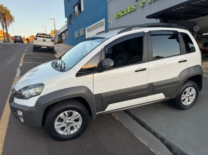 Fiat Idea Adv./ Adv.lock.dualogic 1.8 Flex 5P 2014