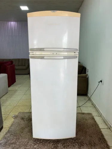 Vendo Geladeira Brastemp 340 litros frost free funcionando perfeitamente Entrego