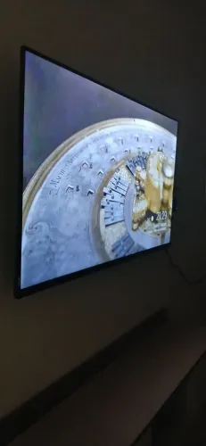 Estou vendendo essa televisão novinha, não tem nem um ano de uso e 100% Android