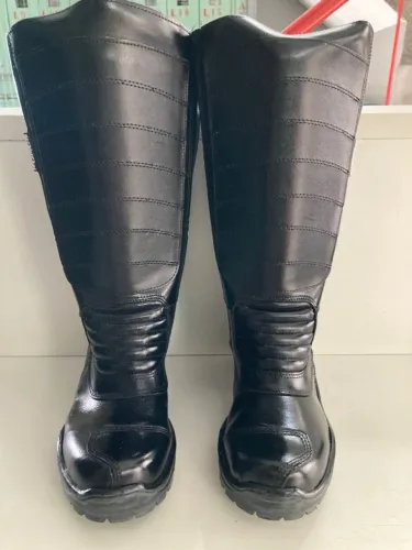 Bota cano longo feminina para motoqueira.