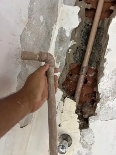Encanador - Torneiras , Vado sanitário, registros , caixa de água e vazamentos em geral