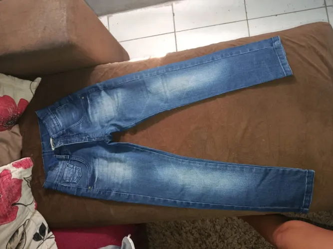 Vendo duas calças de menino tamanho 8 ambas de marca