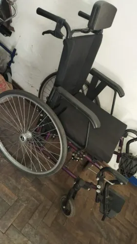 Vende-se Cadeira De Roda Barato Menos de 6 mês de Uso.