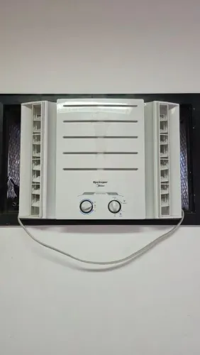 Ar Condicionado <br>Ar-condicionado de Janela Rotativo Ar Frio 12000BTUs 110V Ar Janela Midea