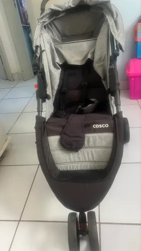 Carrinho de bebê Cosco Jetty conpleto com bebê conforto