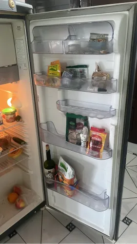 Geladeira funcionando perfeito estado 