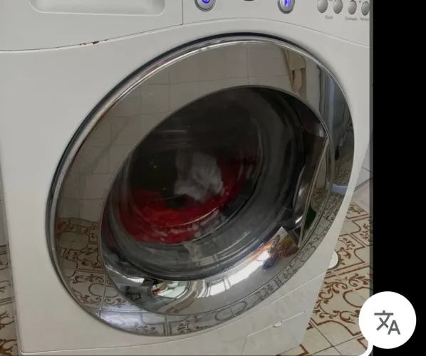 Máquina LG com alguns descascados mas funcionando
