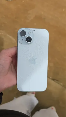 iPhone 15 azul, 256 GB, bateria 88%  apenas o fundo quebrado, nunca aberto 100% original! 