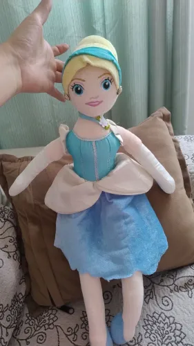 Boneca cinderela de pelúcia 