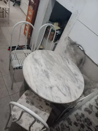 Mesa 4 cadeiras