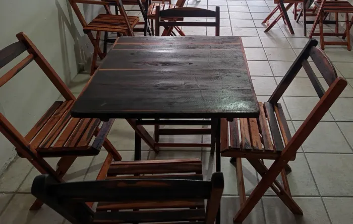 Conjunta de mesa e cadeira