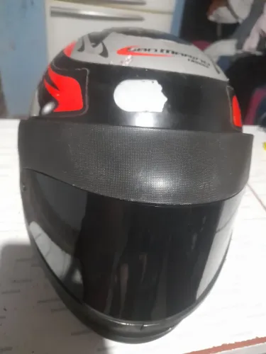 Capacete excelente barato. 65$. 