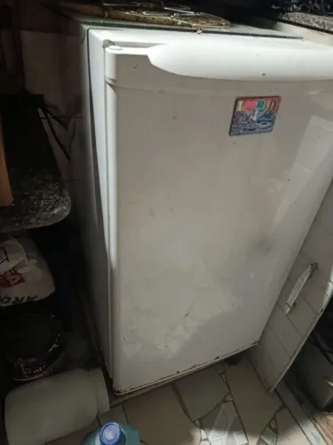 Vendo esse frigobar 350