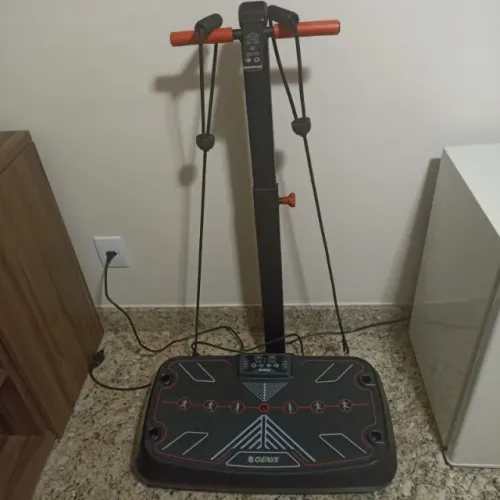 Plataforma vibratória Genis , da Polishop