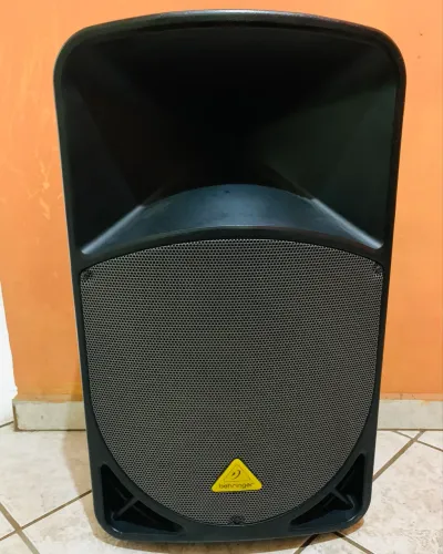Caixa ativa Behringer 1000w