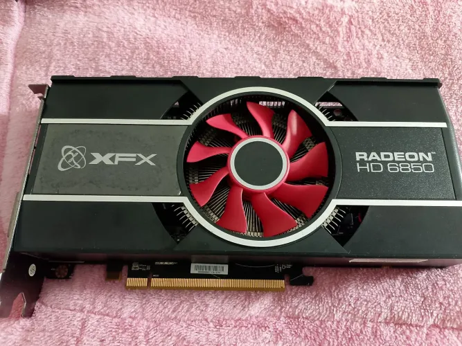 Placa de vídeo Radeon xfx  HD 6850
