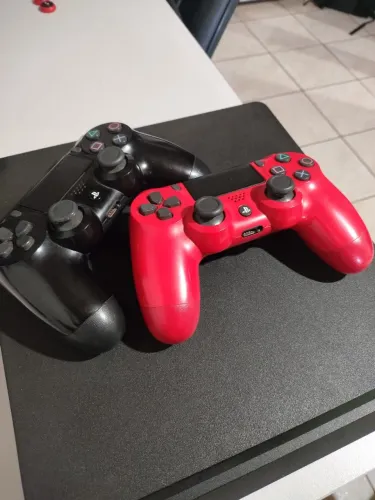 PS4 SLIM 500gb+ 2 controles originais