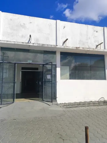Centro comercial para aluguel tem 200 metros quadrados com 9 quartos