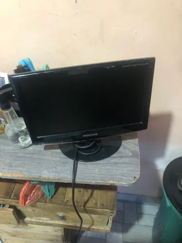 Monitor Positivo LCD/LED Widescreen - Funcionando