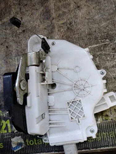 Fechadura Porta Dianteira Direita Vw Fox 2016