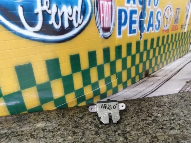 Tranca porta malas fiat argo