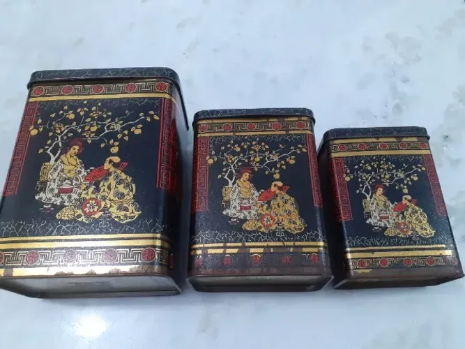 Conjunto de Latas Ricamente Decoradas para Chá