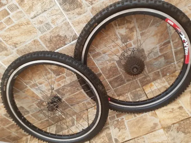 Par de Aro V-Max com pneu balao