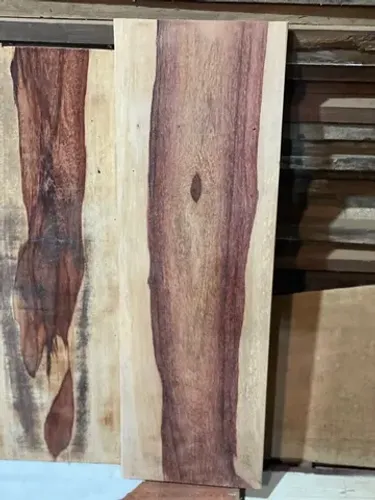 Pedaços de jacarandá 