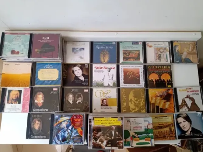 Mídias originais: CDs (novos e usados) Músicas Clássicas, dança do ventre, tango, músicas 